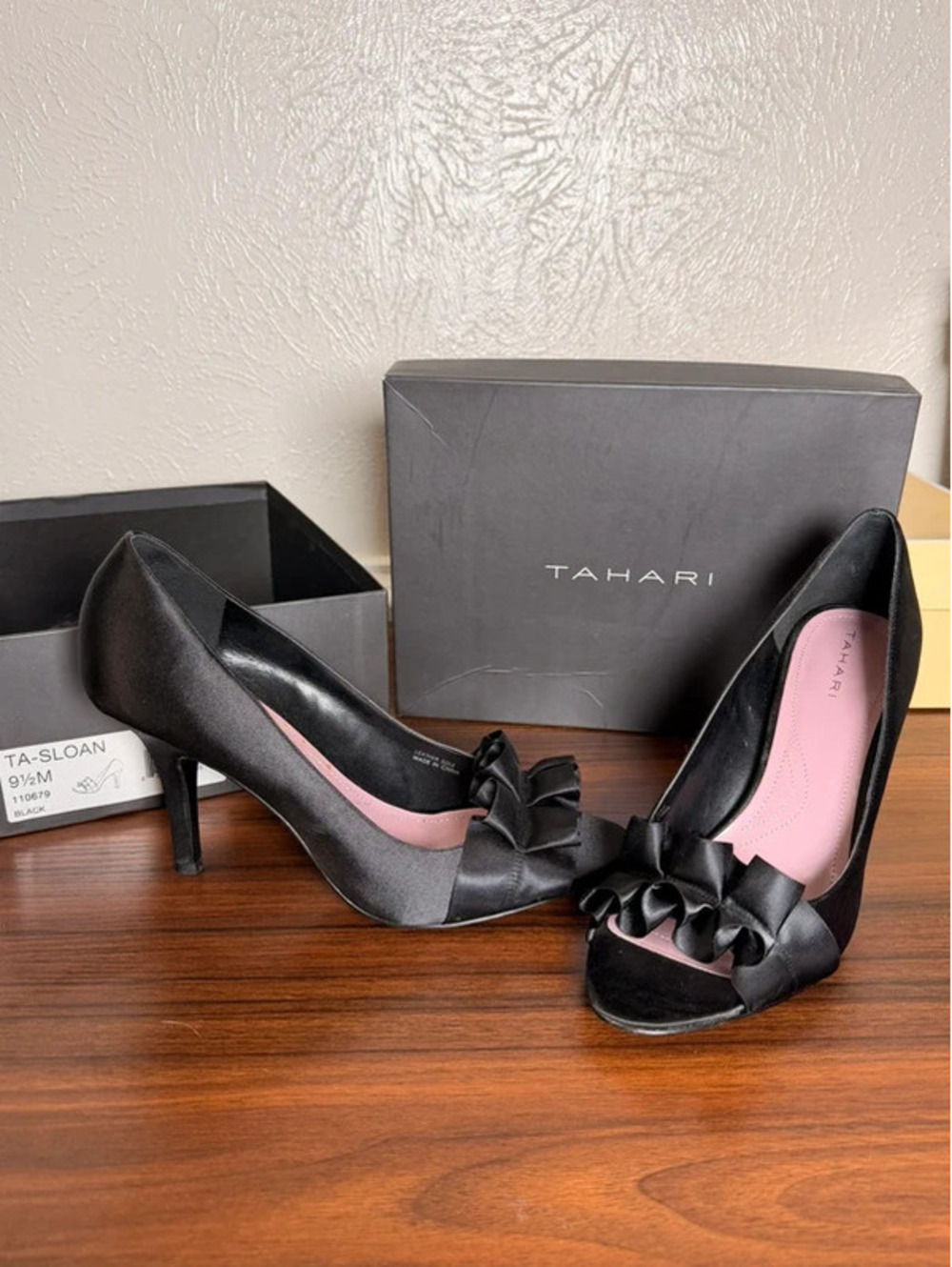 Tahari Sloan Black Ruffle Peep Toe Heels 9.5